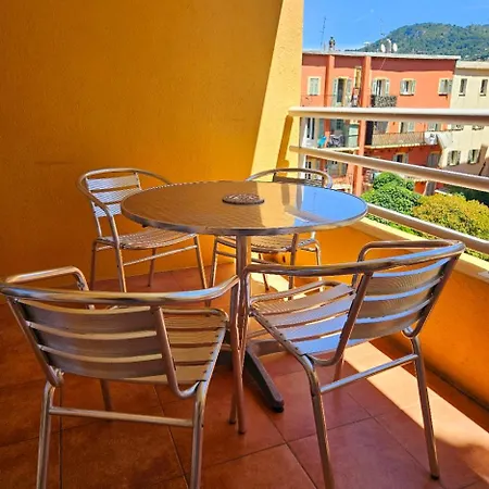 Apartment Lumineux En Plein Centre-ville, Avec Terrasse Privee Sur Cour, Situe Place Du Pin Nizza